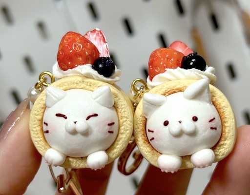 作品：猫ロールケーキ